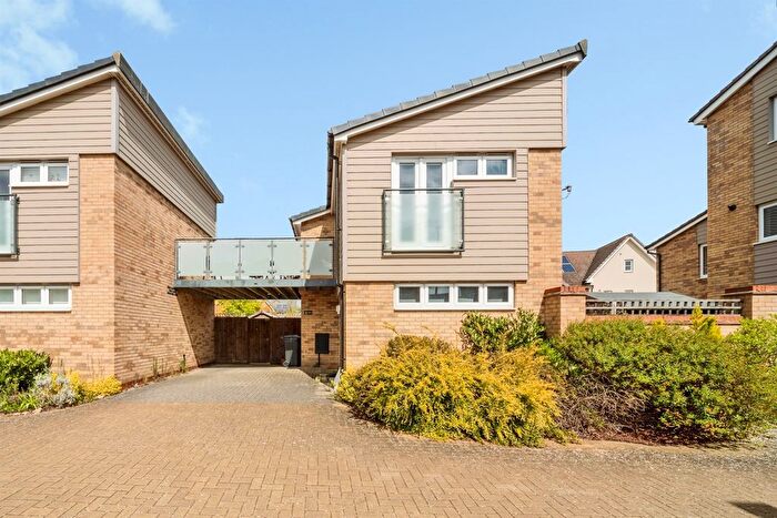 1 Bedroom Detached House For Sale In Agrippa Crescent, Fairfields, Milton Keynes, MK11