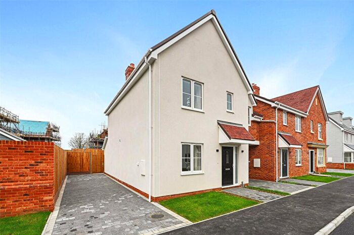 3 Bedroom Link Detached House To Rent In Windermere Way, Rettendon Common, Chelmsford, Essex, CM3