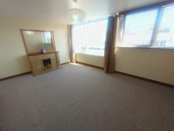 3 Bedroom Flat To Rent In Marine Court, Torpoint *Available With Zero Deposit Guarantee*, PL11