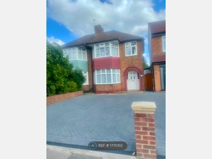 4 Bedroom Semi-Detached House To Rent In Enfield, Enfield, EN1