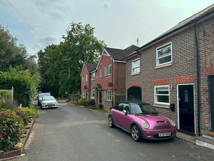 3 Bedroom End Of Terrace House To Rent In Church Road, Crawley, West Sussex, RH10