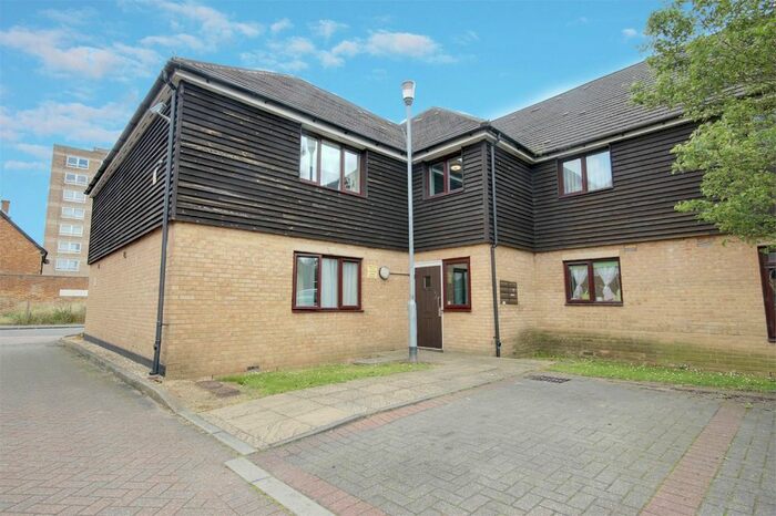 1 Bedroom Flat To Rent In Cracknell Close, Enfield, Middlesex, EN1