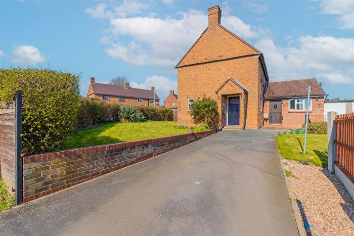 3 Bedroom Semi-Detached House For Sale In St. James Crescent, Southam, CV47