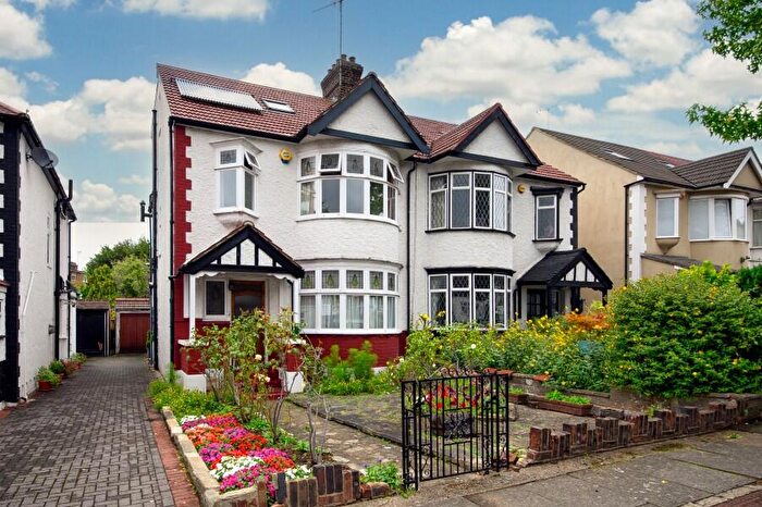 5 Bedroom Semi-Detached House For Sale In Hendale Avenue, Hendon, NW4