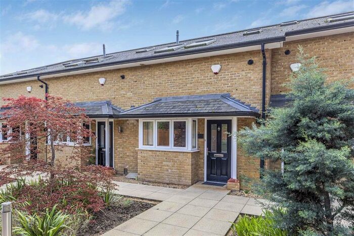 2 Bedroom Property To Rent In Stanley Road, Teddington, TW11