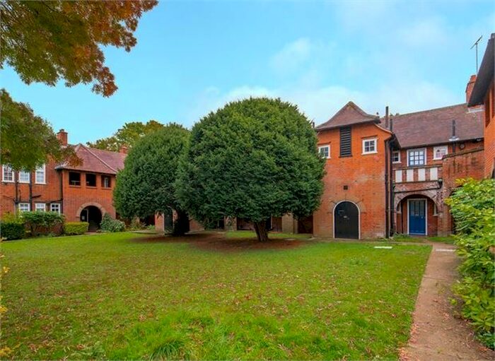 1 Bedroom Flat To Rent In Holyoake Walk, Ealing, London. W5