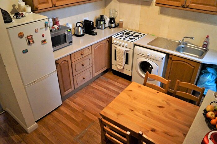 1 Bedroom Flat To Rent In St Marks Road, Bush Hill Park, EN1
