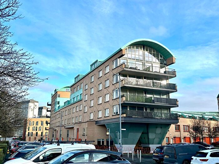 2 Bedroom Flat To Rent In Queen Elizabeth Gardens, New Gorbals, Glasgow, G5