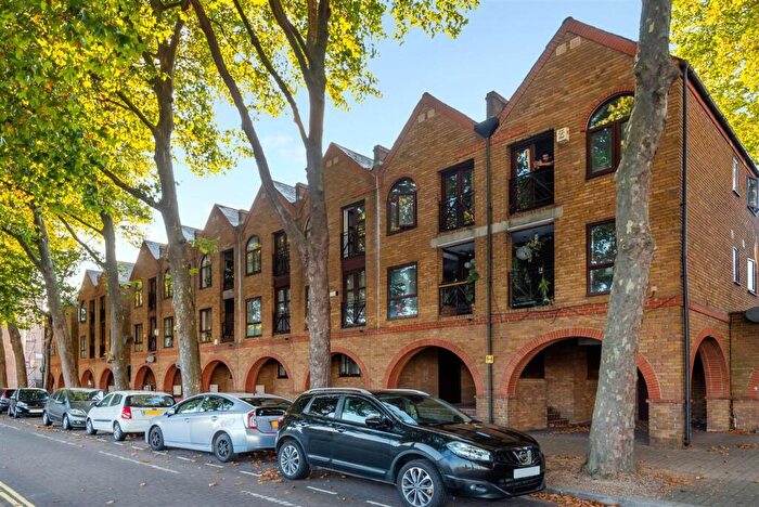 2 Bedroom Flat To Rent In Brunswick Quay, Surrey Quays, SE16