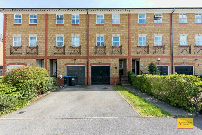 4 Bedroom Town House To Rent In Macleod Road, London, N21