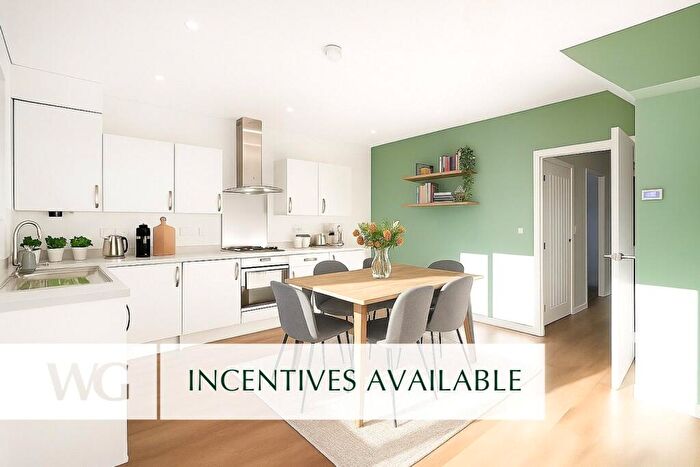 2 Bedroom Apartment For Sale In Alphington, Exeter, Devon, EX2