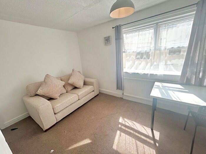 1 Bedroom Apartment To Rent In Richmond Road, Cardiff(City), CF24