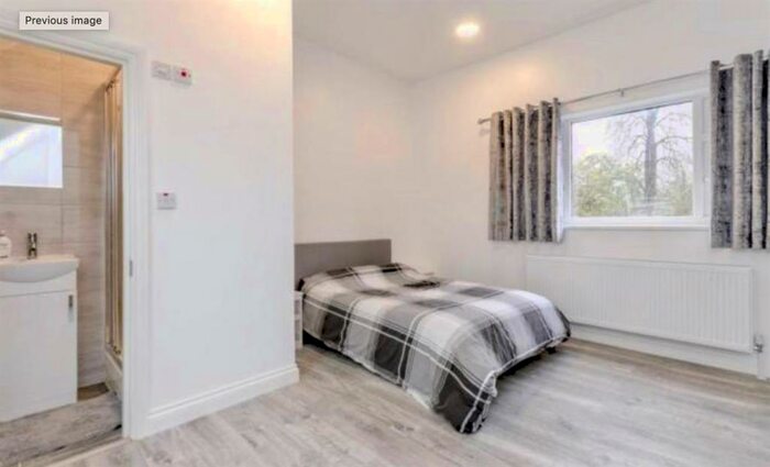 6 Bedroom Semi-Detached House To Rent In Beech Grove, Guildford, GU2