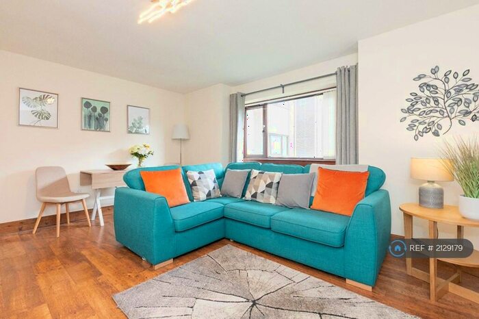 2 Bedroom Flat To Rent In Allanfield, Edinburgh, EH7