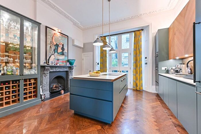 3 Bedroom Flat For Sale In Warwick Square, Pimlico, London, SW1V