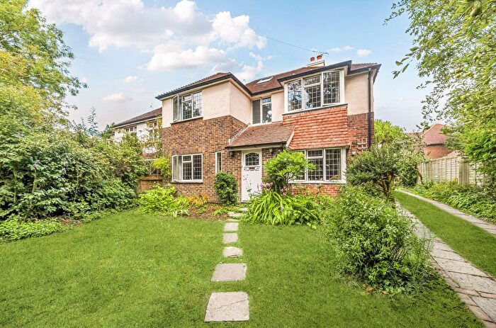 5 Bedroom Detached House For Sale In Arundel Road, Fontwell, BN18