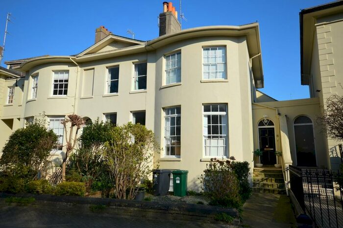 4 Bedroom Semi-Detached House To Rent In Hanover Crescent, BN2