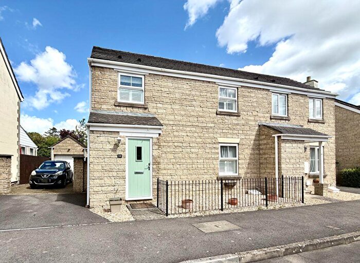 3 Bedroom Semi-Detached House For Sale In Springfield Drive, Calne, SN11