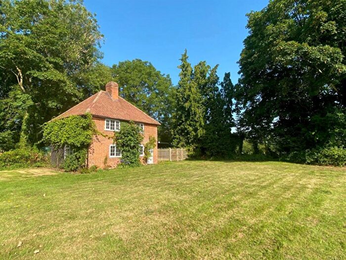 3 Bedroom Detached House To Rent In The Thatched Cottage, Great Bridge Road, SO51