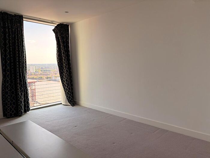 3 Bedroom Flat To Rent In Marsh Wall, London, E14