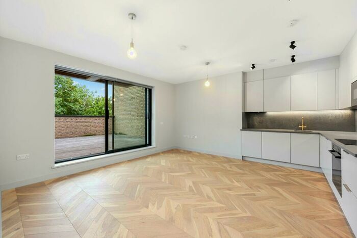 1 Bedroom Flat To Rent In Spire Mews, London, N4