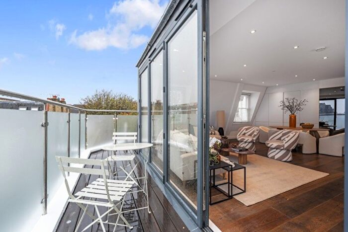 3 Bedroom Flat For Sale In Waldemar Avenue, Fulham, SW6