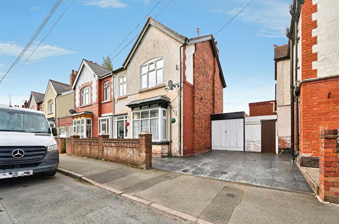 3 Bedroom Semi Detached House For Sale In Bamford Road, Penn Fields, Wolverhampton, WV3