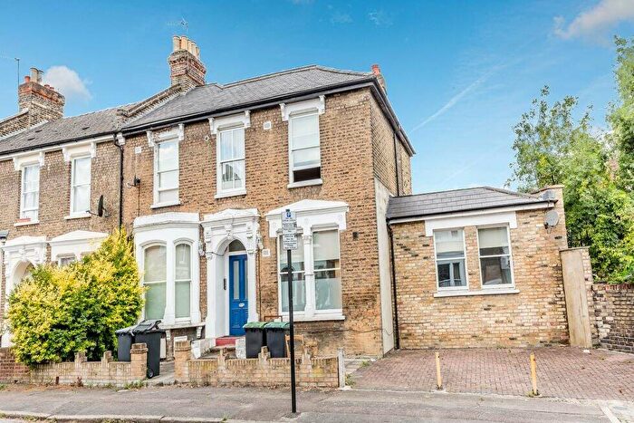 3 Bedroom Flat To Rent In Beatrice Road, Finsbury Park, N4