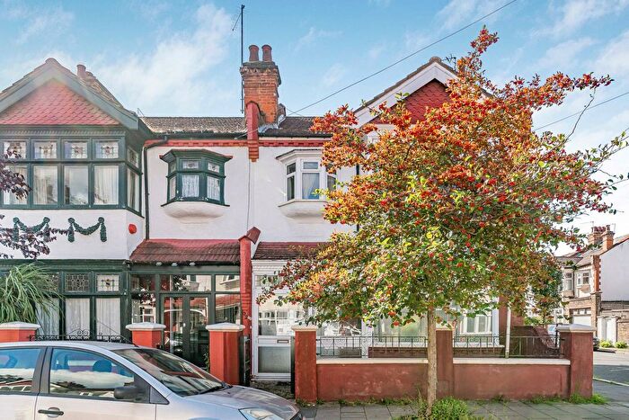 4 Bedroom End Terrace House For Sale In Sudbourne Road, London, SW2