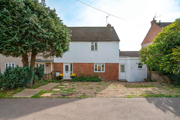 3 Bedroom Semi Detached House For Sale In Wilga Road, Welwyn, Hertfordshire, AL6