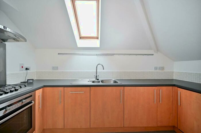 2 Bedroom Flat To Rent In Lower Kings Road, Kingston, Kingston Upon Thames, KT2