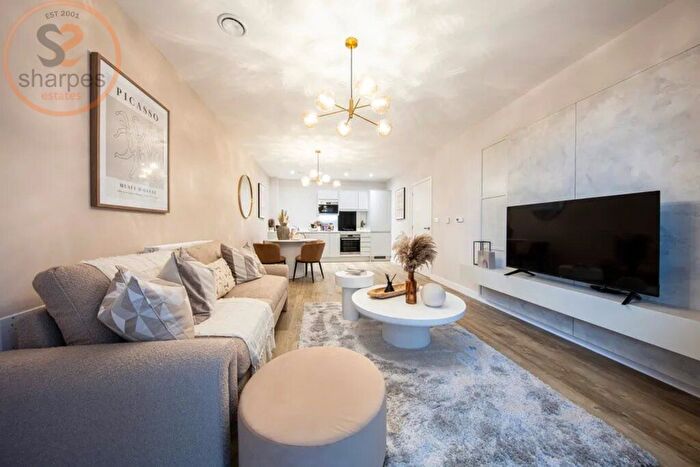 1 Bedroom Flat To Rent In Beverley Court, West Wimbledon, London, SW20