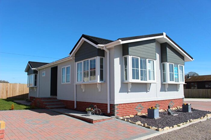 2 Bedroom Park Home For Sale In Castleton Road, St Athan, CF62