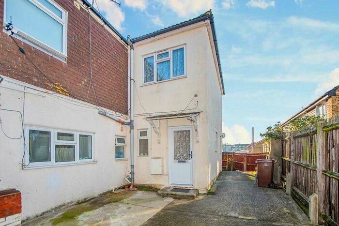 2 Bedroom Flat To Rent In Main Road, Hoo, Rochester, Kent, ME3