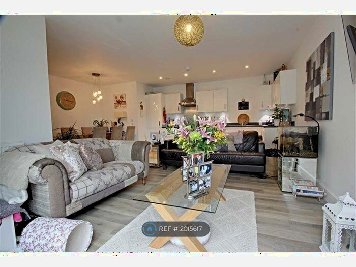 2 Bedroom Flat To Rent In Rose Lane, Hemel Hempstead, HP3