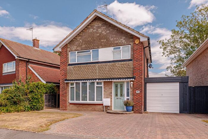 3 Bedroom Detached House For Sale In Benhams Drive, Horley, RH6