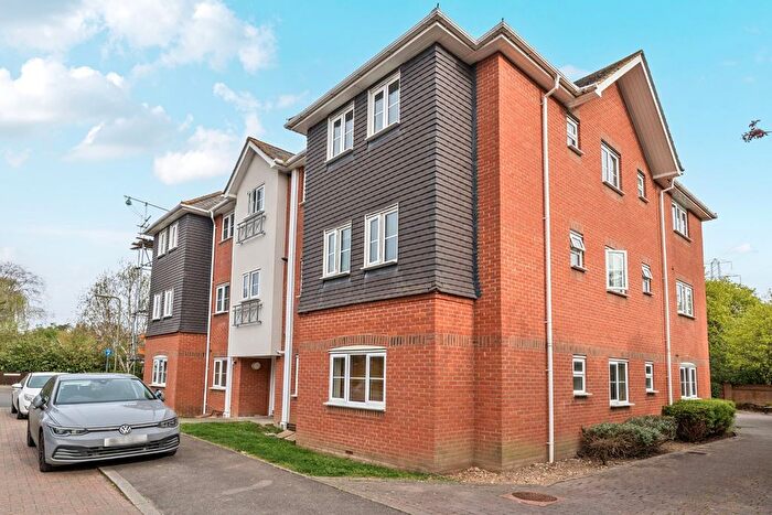 1 Bedroom Flat For Sale In Doctors Acres, Hook, Hampshire, RG27