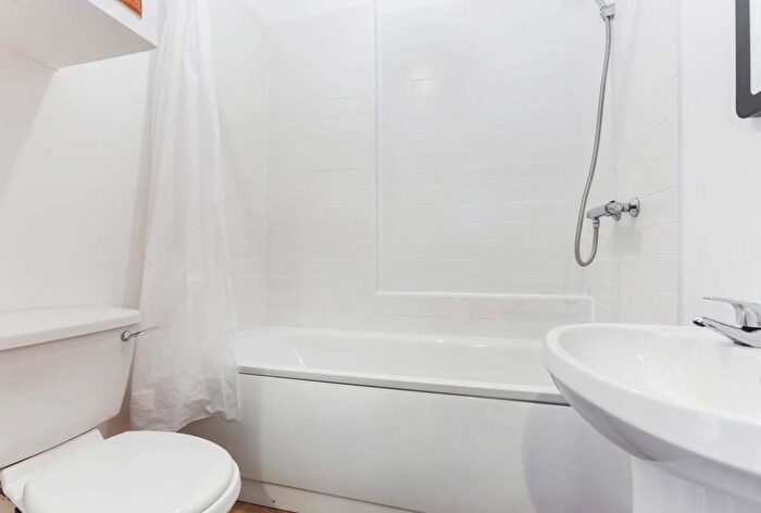 1 Bedroom Flat To Rent In Apsley Street, Glasgow -, G11