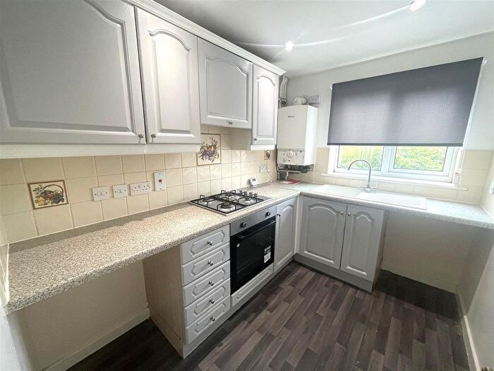 Studio To Rent In Silverstone Crescent, Packmoor, Stoke-On-Trent, ST6