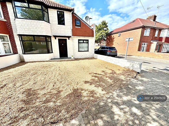 5 Bedroom End Of Terrace House To Rent In Cheviot Gardens, London, NW2