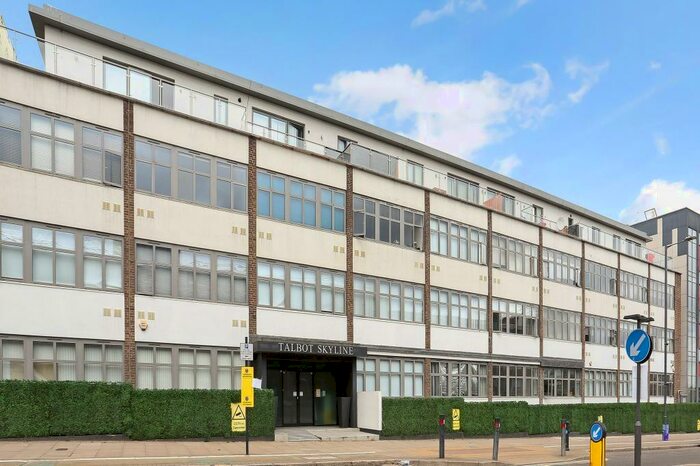 Apartment To Rent In Imperial Drive Harrow, HA2