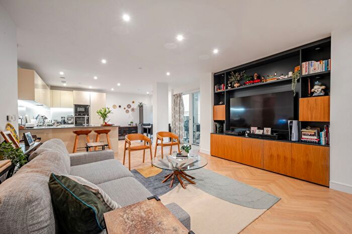 2 Bedroom Flat To Rent In Birch House, Greenwich, SE3