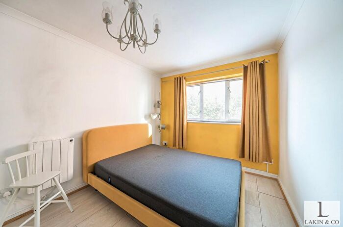 1 Bedroom Flat For Sale In Cumbrian Way, Uxbridge, UB8