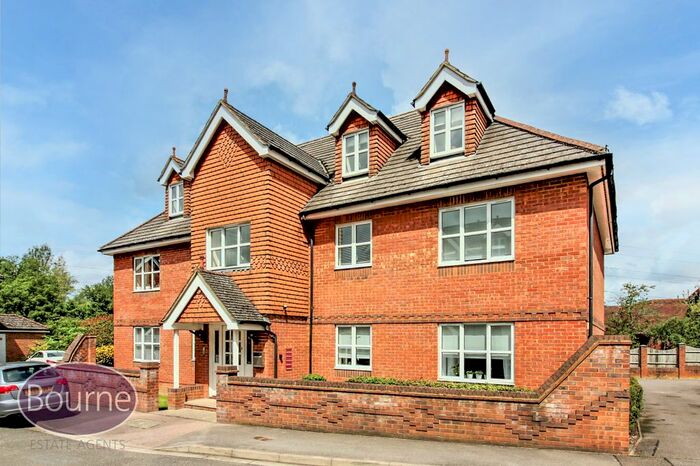 2 Bedroom Flat To Rent In Riverview Gardens, Cobham, Surrey, KT11