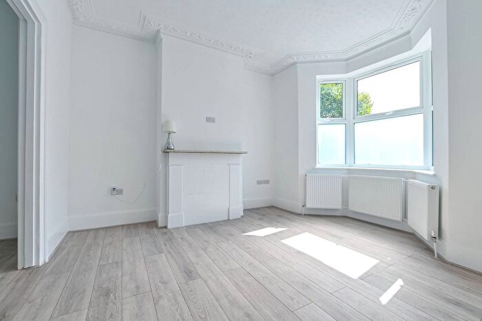 3 Bedroom Terraced House To Rent In Cedars Road, Stratford, London, E15