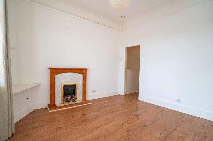 1 Bedroom Flat For Sale In Black Road, Kelty, KY4