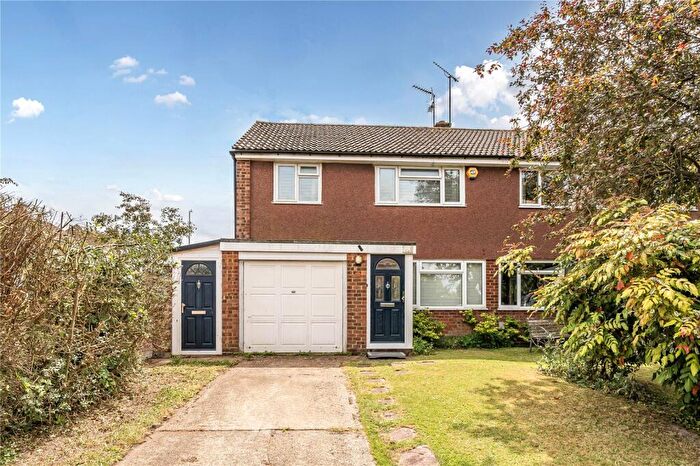 3 Bedroom Semi-Detached House For Sale In Halfmoon Lane, Dunstable, Bedfordshire, LU5