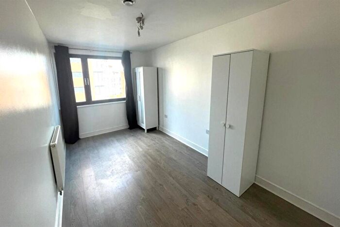 2 Bedroom Apartment To Rent In - Perth Road, Ilford, IG2