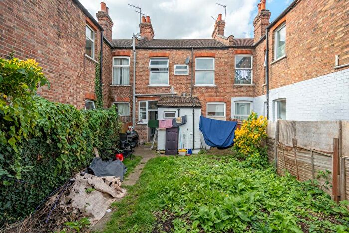 3 Bedroom Terraced House For Sale In Grange Avenue, London, N12