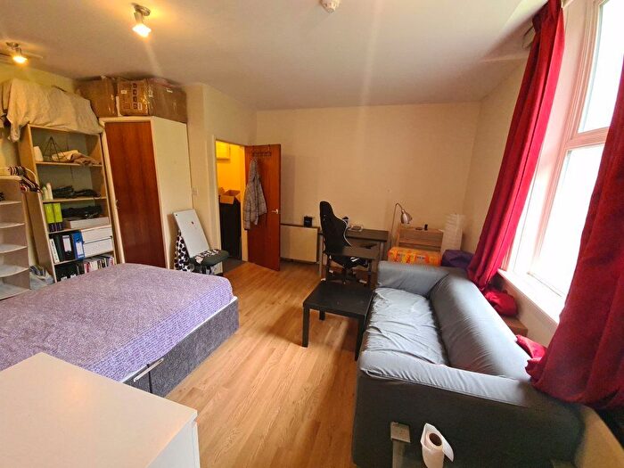 1 Bedroom Flat To Rent In Moorland Road, Leeds, LS3